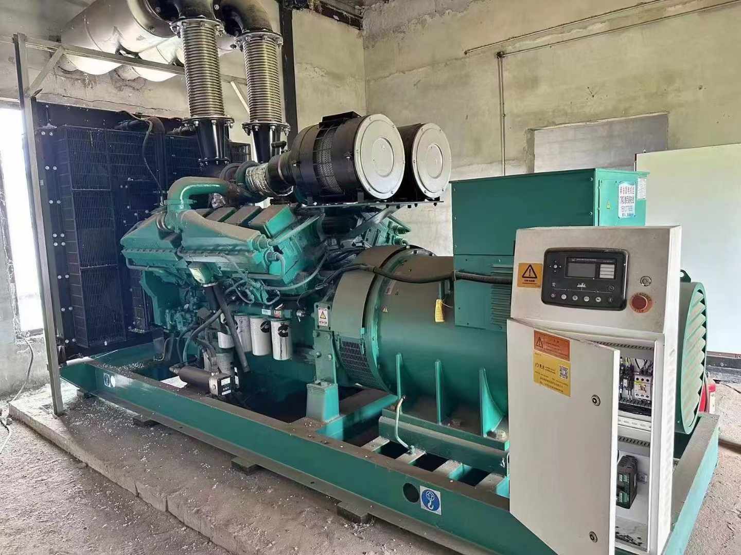 新罗无功补偿装置的性能评估需要考虑哪些因素？