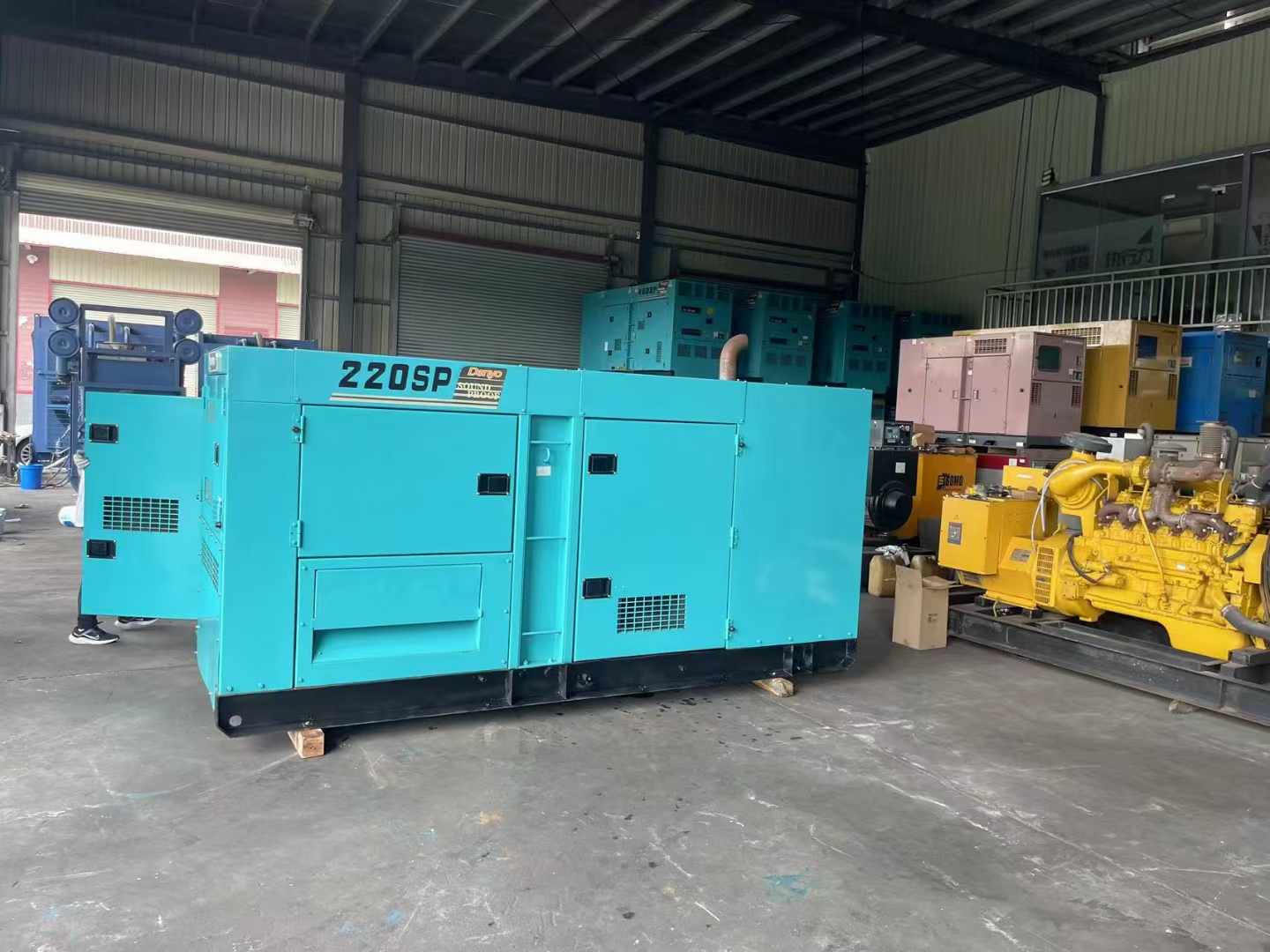 新罗柴油发电机组长期不间断运行时，如何监控其温度和压力？