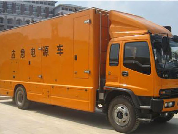 新罗冬季柴油发电机启动前，如何检查燃油系统中的积水？